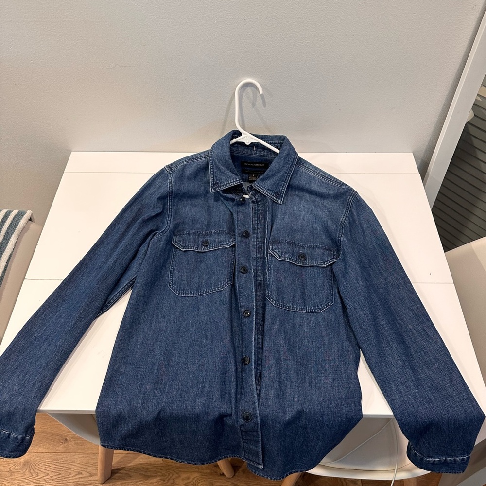 Never worn Banana Republic jeans shirt